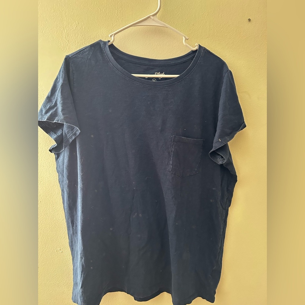 Women’s universal thread XXL short sleeve t-shirt, good condition